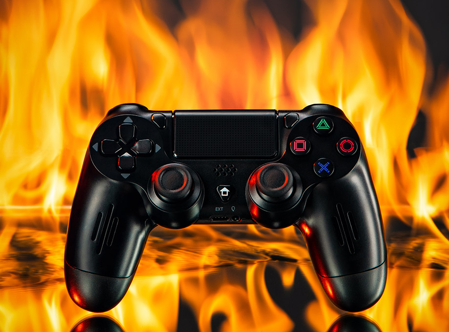 Games Controller in Feuer
