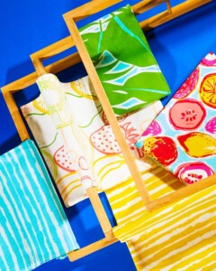 Verschiedene Geschirrtücher in bunten Farben