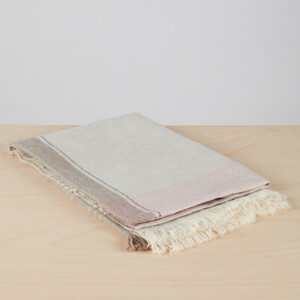 Ambienteshot einer gefalteten Decke